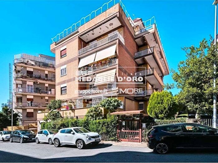 Appartamento con 5 locali in affitto in Via Filippo Vassalli, Aurelio Val Cannuta, Roma