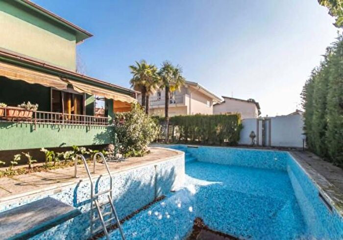 Casa con 5 locali in vendita in Via per Canegrate, Legnano