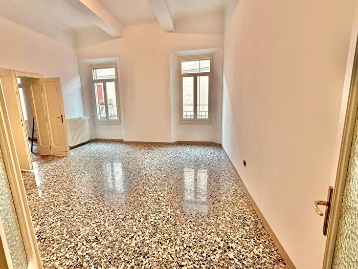 Appartamento quadrilocale in affitto in Via Pomponazzo, Centro, Mantova