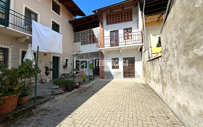 Casa quadrilocale in vendita in Via Arciprete Curbis, Borgomasino