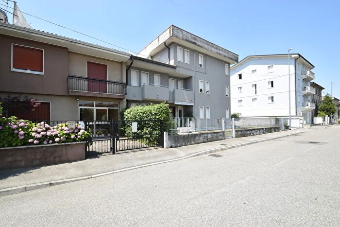 Appartamento quadrilocale in vendita in Largo Salvo dAcquisto, Bussolengo