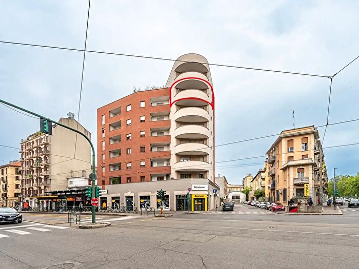 Appartamento quadrilocale in vendita in Corso Giulio Cesare, Torino