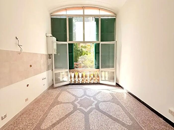 Appartamento con 9 locali in vendita in Via Caffaro, Genova