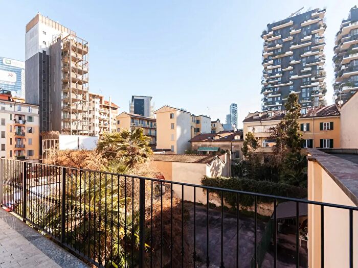 Casa con 10 locali in vendita in Via Sebenico, Milano