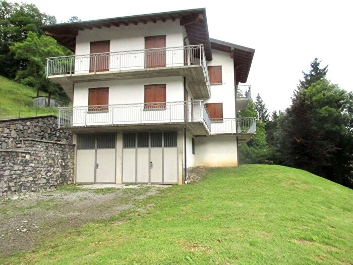 Casa con 6 locali in vendita in SantOmobono Terme