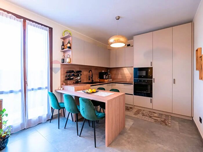Casa con 6 locali in vendita in Vicolo Zerra, Calcinate