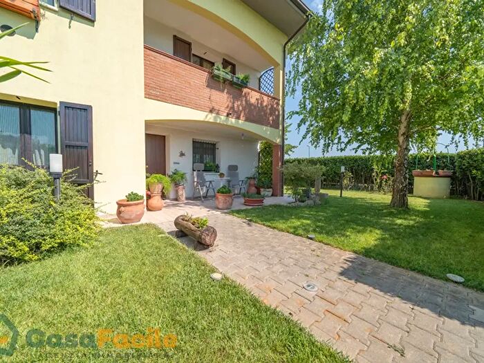 Casa con 7 locali in vendita in Forlimpopoli