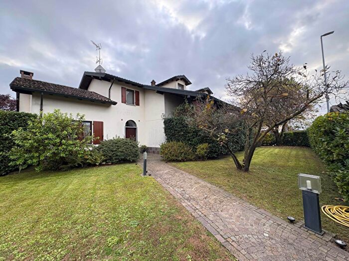 Casa con 6 locali in vendita in Gambolo
