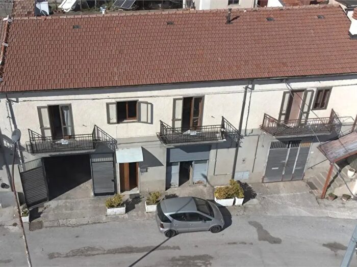 Appartamento con 7 locali in vendita in Via Poggio Castello, Roccamandolfi