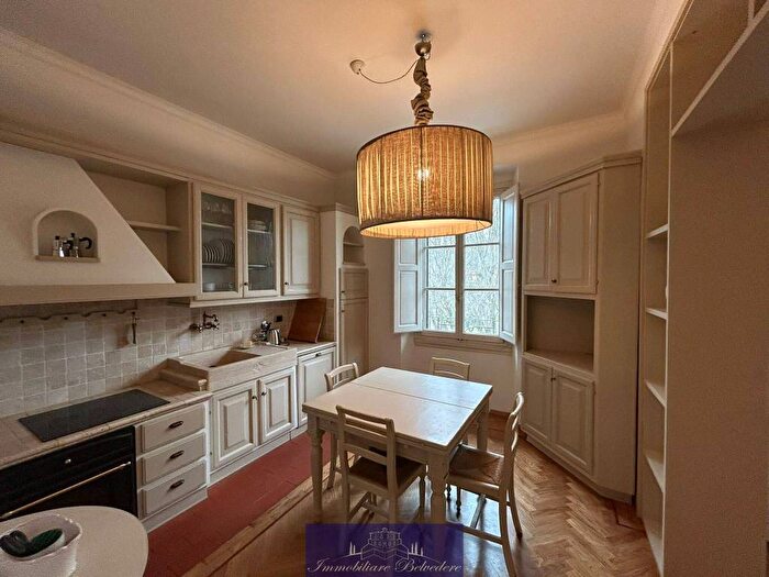 Appartamento quadrilocale in affitto in Piazza Francesco Ferrucci, Gavinana, Firenze