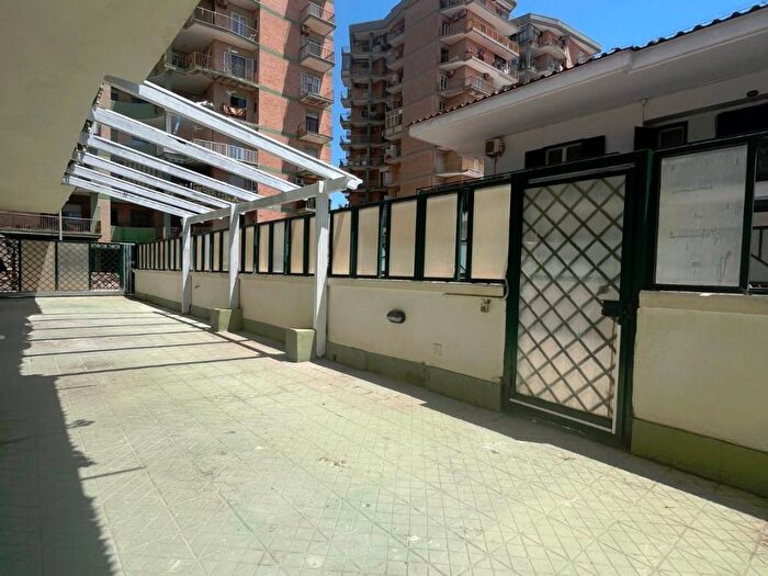 Casa quadrilocale in affitto in Viale delle Gazanie, Pinetamare, Castel Volturno