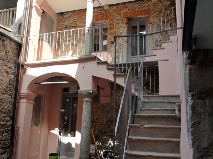 Appartamento bilocale in affitto in Via Labiena, Laveno, LavenoMombello