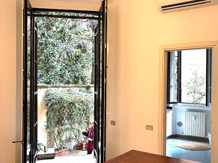 Appartamento trilocale in affitto in Via Sardegna, Washington, Milano