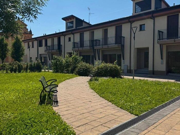 Appartamento trilocale in affitto in Via Torchio, San Felice, Cremona