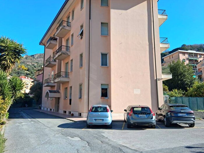 Appartamento bilocale in affitto in Via Fiume, Centro, Finale Ligure