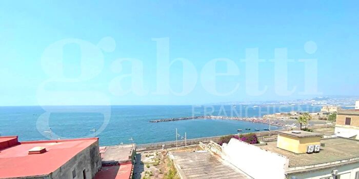 Appartamento trilocale in vendita in Corso San Giovanni, Napoli