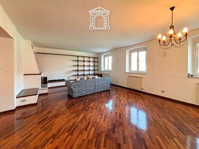 Appartamento trilocale in vendita in Via Principe di Montfort, Trieste