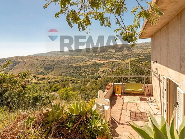 Casa bilocale in vendita in Contrada Lusia, Ragusa
