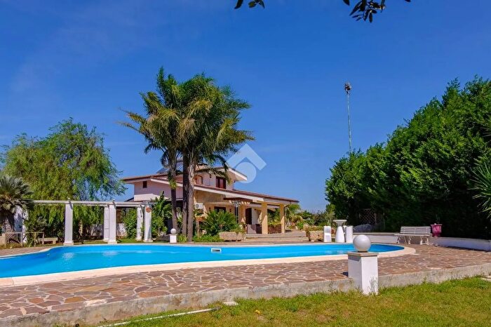 Casa con 9 locali in vendita in Via da Vora, Racale