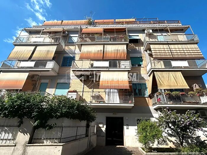 Appartamento trilocale in vendita in Roma