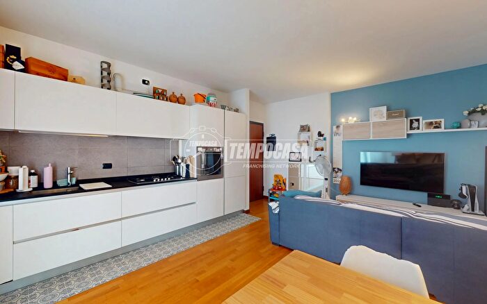 Appartamento trilocale in vendita in Via Beato Angelico, Besana In Brianza