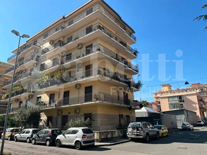 Appartamento con 5 locali in vendita in Via Trieste, Giarre