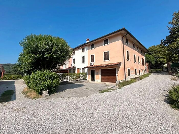 Casa con 5 locali in vendita in Via Sezano, Verona