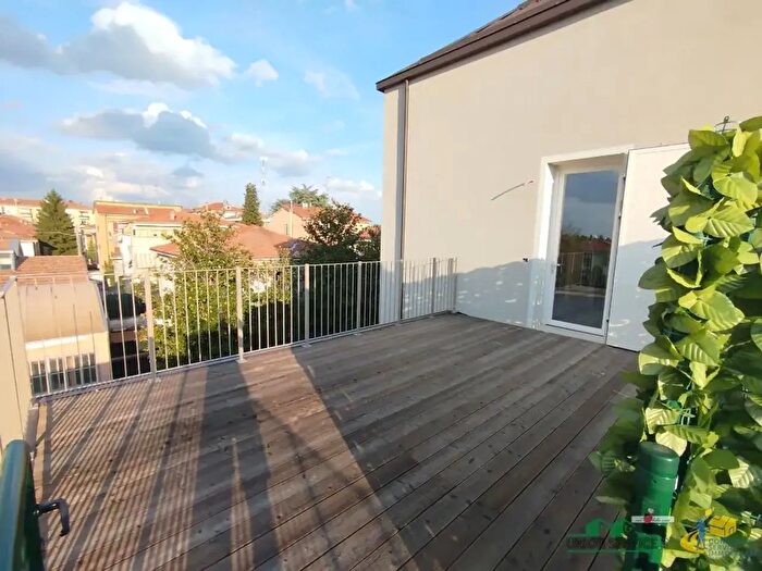 Appartamento quadrilocale in vendita in Via Pompeo Sacco, Parma