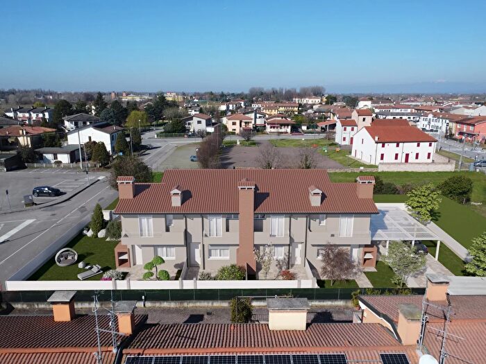 Casa trilocale in vendita in Viale Vincenzo Gallucci, Borgo Veneto