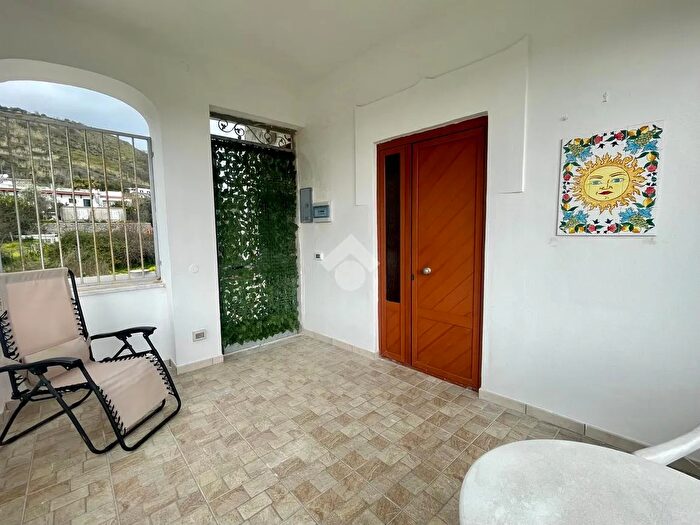 Appartamento trilocale in vendita in Via Roma, Barano DIschia