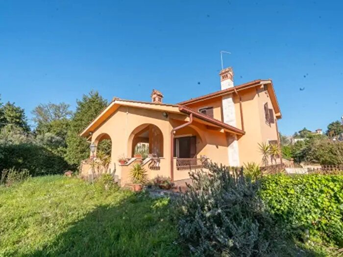 Casa con 6 locali in vendita in Via John Fitzgerald Kennedy, Grottaferrata