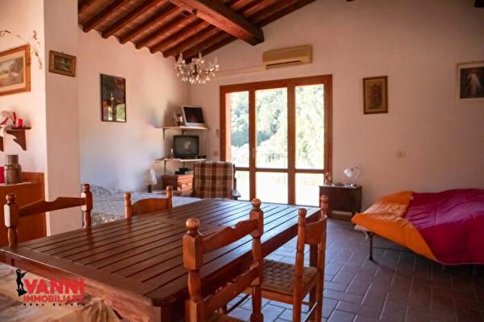 Casa trilocale in vendita in Via Montanara, Cecina