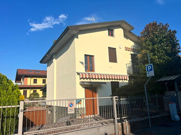 Appartamento trilocale in affitto in Via Giorgione, Centro, Cernusco sul Naviglio