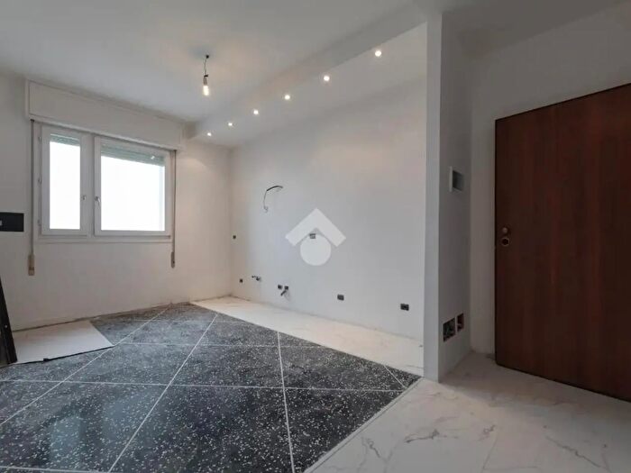 Appartamento trilocale in vendita in Via Benvenuto Cellini, Bologna