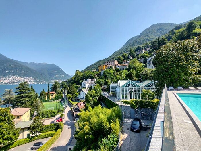 Appartamento con 6 locali in affitto in Frazione Girola, Blevio