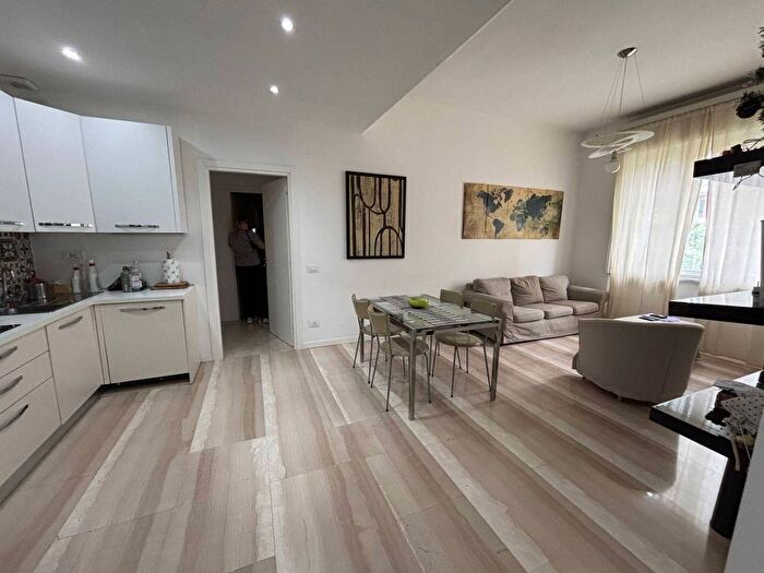 Appartamento trilocale in affitto in Viale Beatrice d'Este, Bocconi, Milano