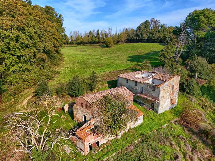 Casa con 15 locali in vendita in Gambassi Terme