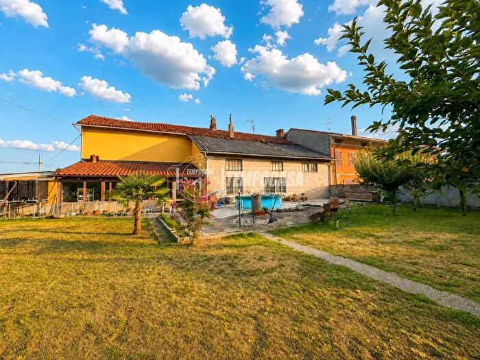 Casa con 5 locali in vendita in Via Maestra, Villareggia