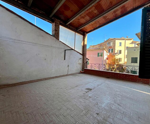 Appartamento con 5 locali in vendita in Asciano