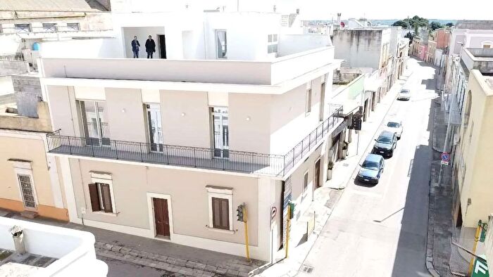 Casa con 9 locali in vendita in Via Solferino, Casarano