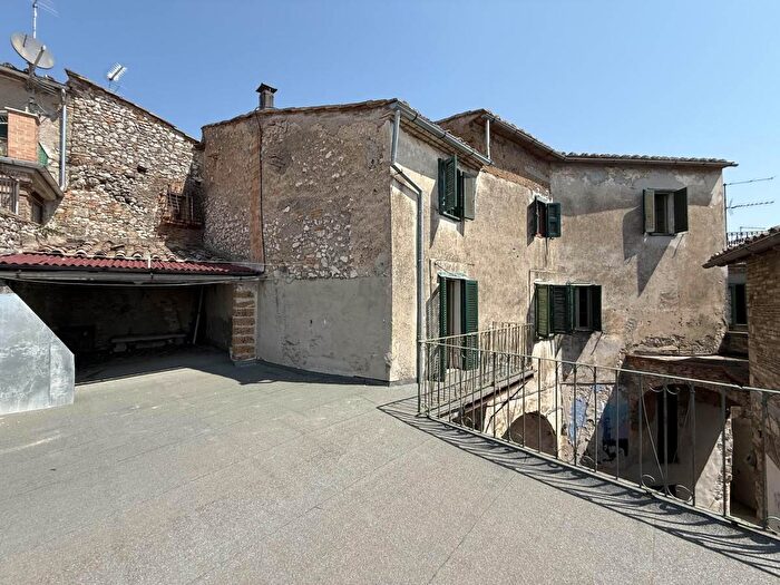 Appartamento con 11 locali in vendita in Calvi DellUmbria