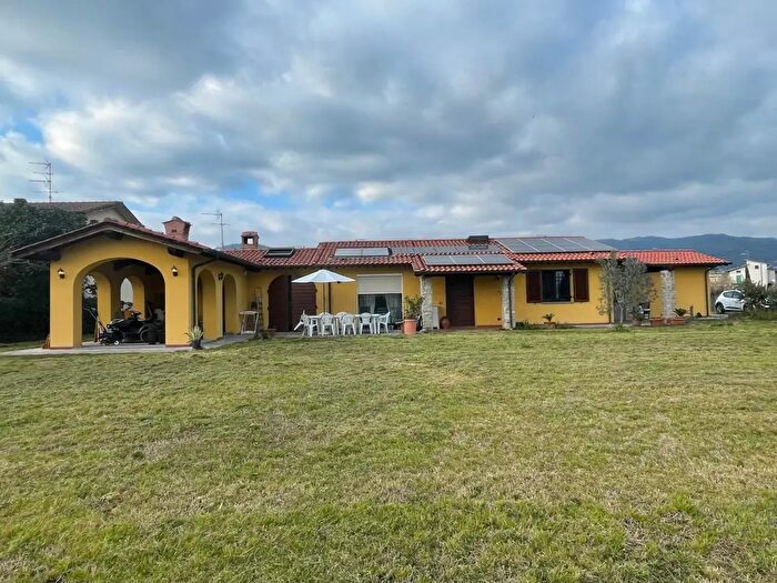 Casa con 6 locali in vendita in Via Terrarossa, Buggiano