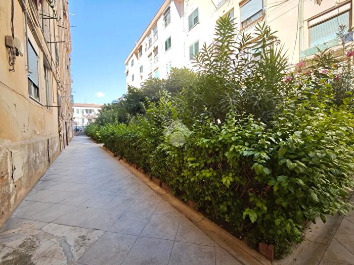 Appartamento trilocale in vendita in Via Giuseppe Pitrè, Palermo