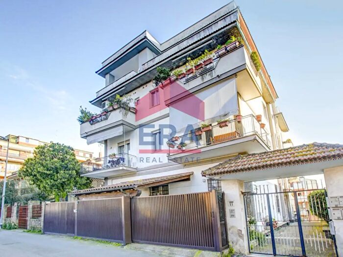 Appartamento con 5 locali in vendita in Via Pandolfo Collenuccio, Roma