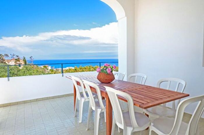 Casa con 6 locali in vendita in Via Ruggiero di Lauria, Tricase