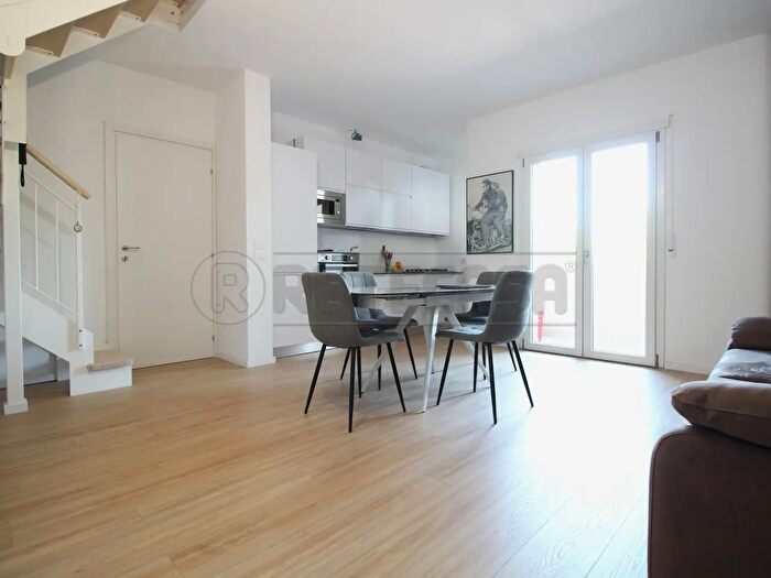 Appartamento con 5 locali in vendita in Via Vienna, Montebello Vicentino