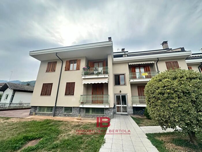 Appartamento quadrilocale in vendita in Piazza Papa Giovanni XXIII, Dronero