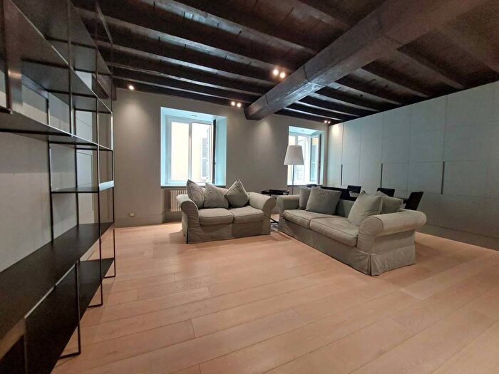 Appartamento quadrilocale in affitto in Via Fiori Chiari, Brera, Milano