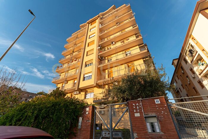 Appartamento con 6 locali in vendita in Via Due Obelischi, Gravina Di Catania