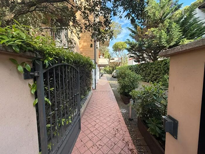 Appartamento trilocale in vendita in Viale dei Pini, Cesenatico